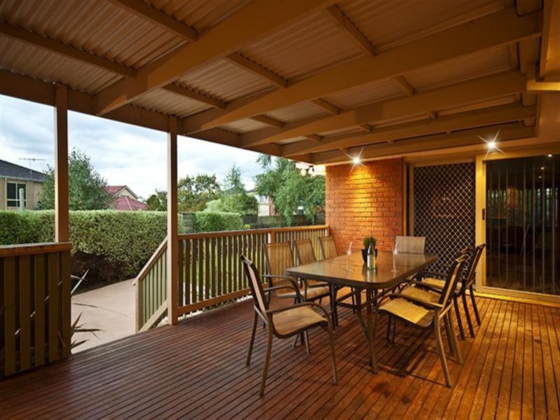 6 St Helena Place, Rowville VIC 3178