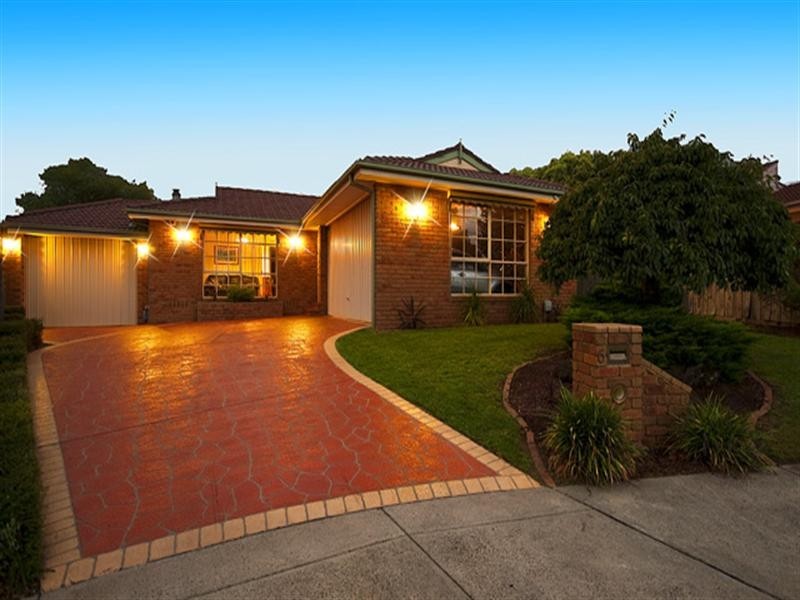 6 St Helena Place, Rowville VIC 3178