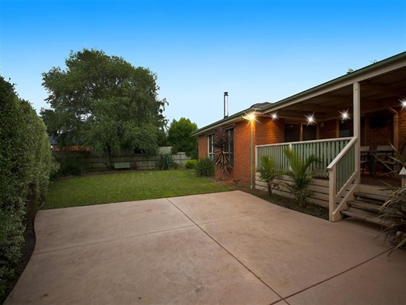 6 St Helena Place, Rowville VIC 3178