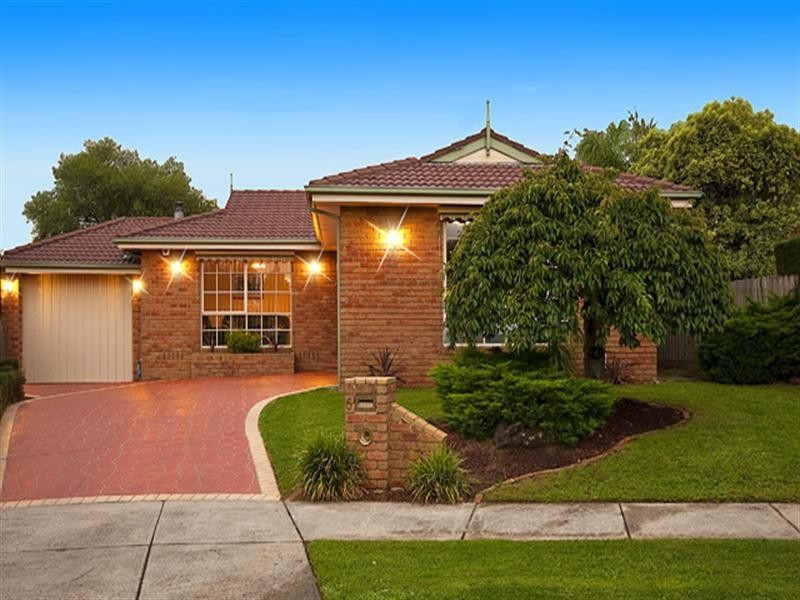 6 St Helena Place, Rowville VIC 3178