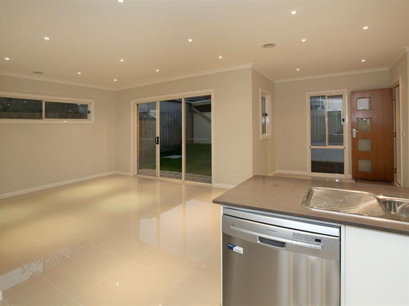 2/39 Laura Road, Knoxfield VIC 3180