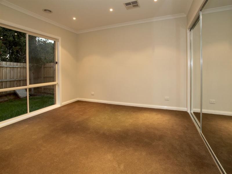 2/39 Laura Road, Knoxfield VIC 3180