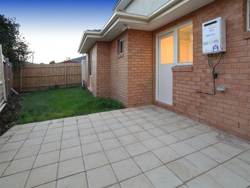 2/39 Laura Road, Knoxfield VIC 3180