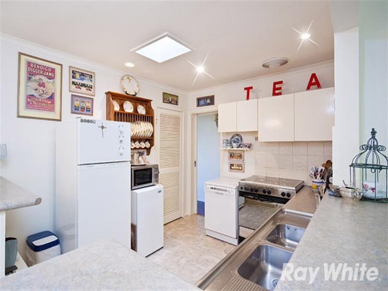 37 Folkstone Crescent, Ferntree Gully VIC 3156