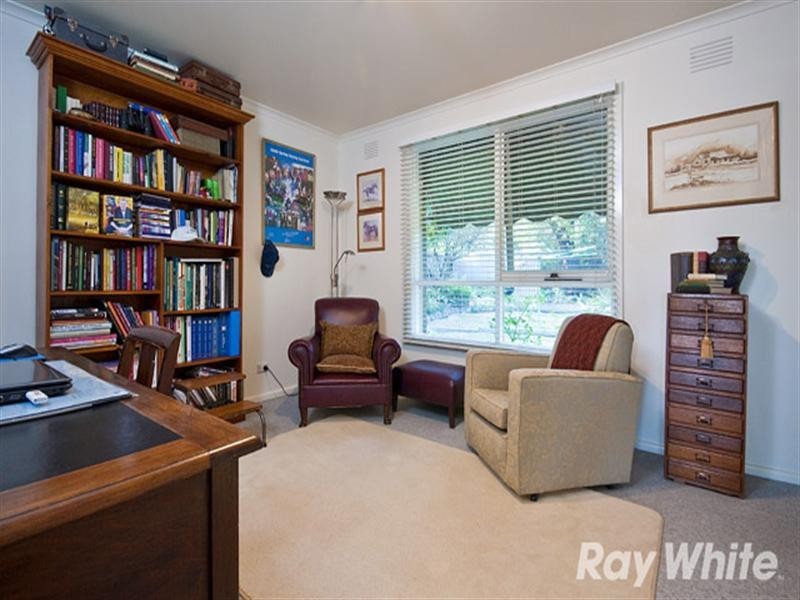 37 Folkstone Crescent, Ferntree Gully VIC 3156