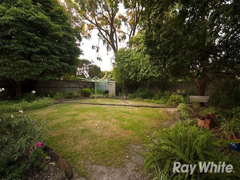 37 Folkstone Crescent, Ferntree Gully VIC 3156