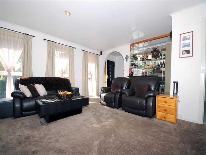 48 Bunnett Road, Knoxfield VIC 3180