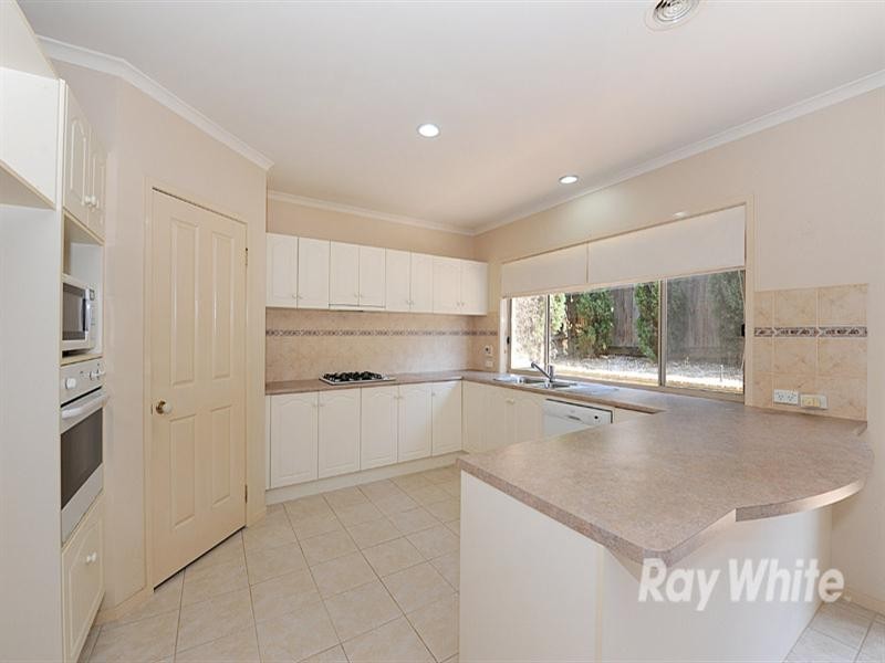 42 Arlington Drive, Glen Waverley VIC 3150