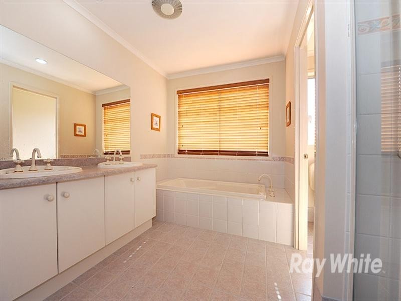 42 Arlington Drive, Glen Waverley VIC 3150