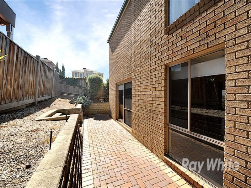 42 Arlington Drive, Glen Waverley VIC 3150
