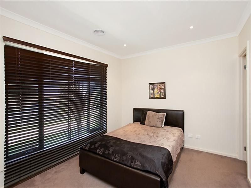 72 Grices Road, Berwick VIC 3806