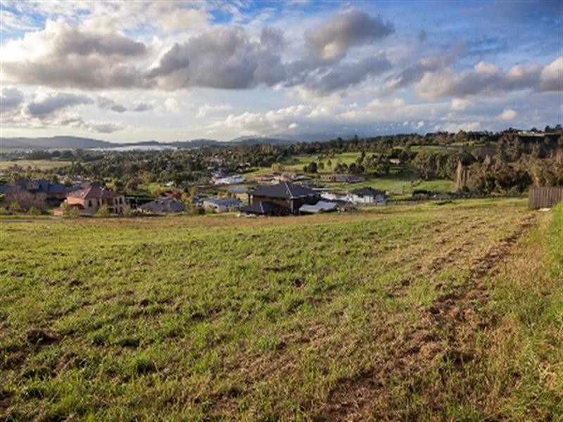 118 Crawley Road, Narre Warren North VIC 3804