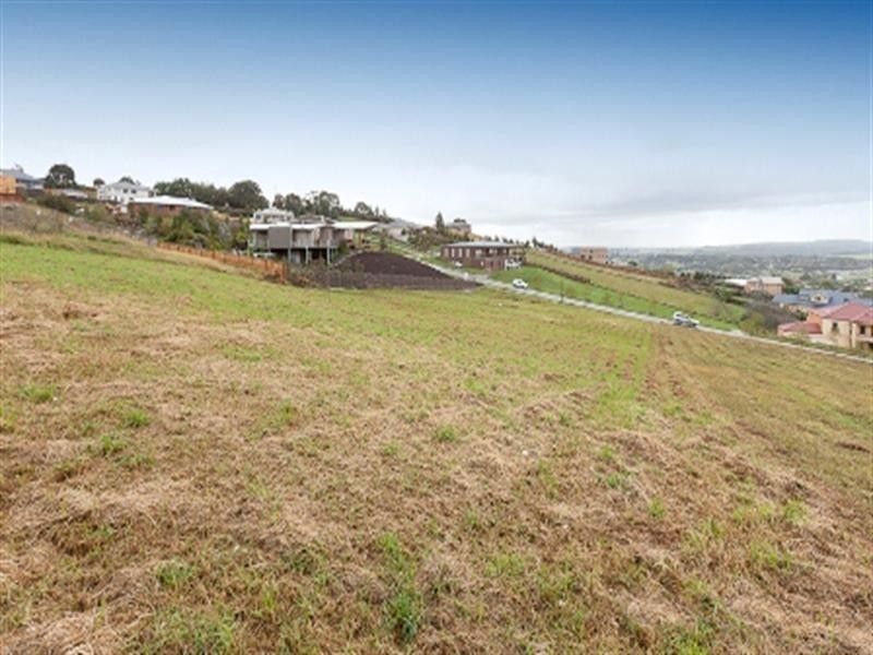 118 Crawley Road, Narre Warren North VIC 3804