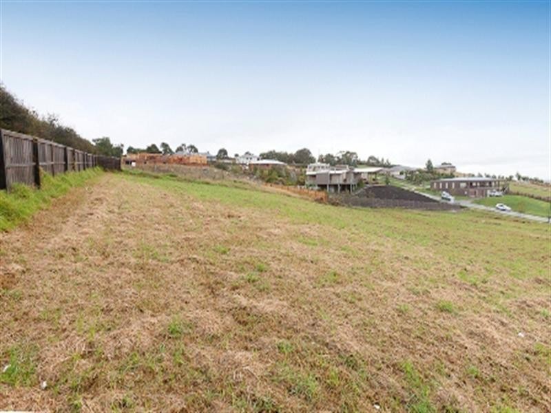 118 Crawley Road, Narre Warren North VIC 3804