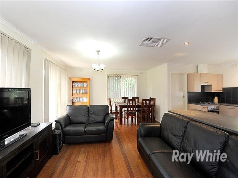 19 Silverton Drive, Ferntree Gully VIC 3156