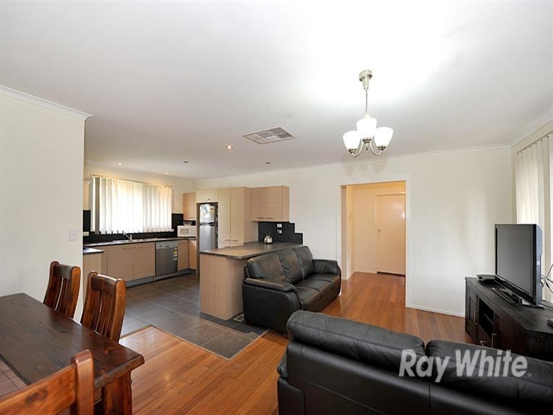 19 Silverton Drive, Ferntree Gully VIC 3156