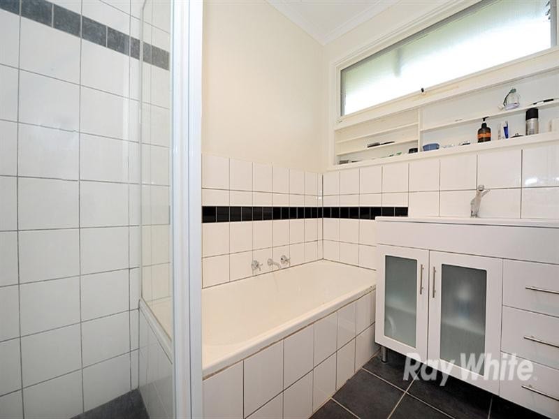 19 Silverton Drive, Ferntree Gully VIC 3156