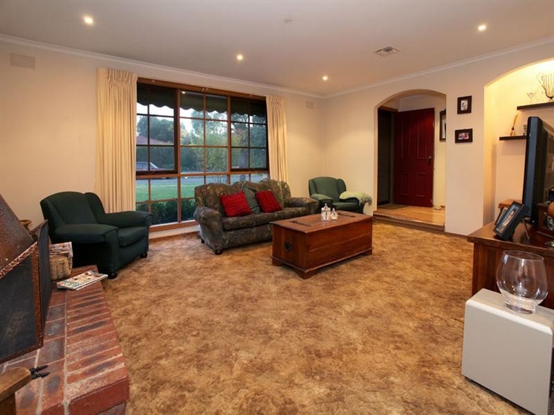 13 Litchfield Avenue, Ferntree Gully VIC 3156