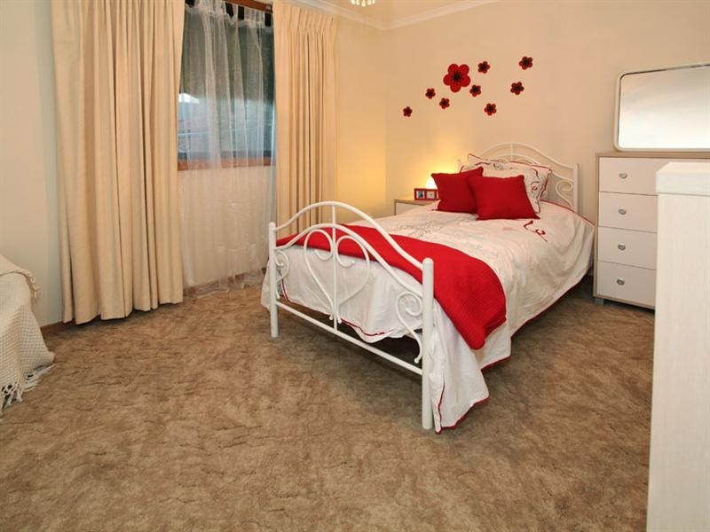 13 Litchfield Avenue, Ferntree Gully VIC 3156