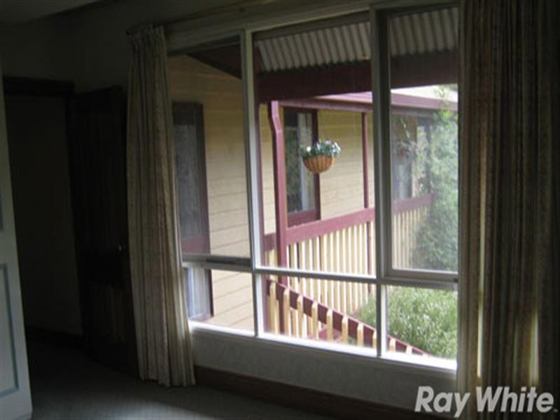 15 Ferndale Road, Upper Ferntree Gully VIC 3156