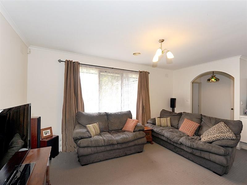 8 Richborough Grove, Ferntree Gully VIC 3156