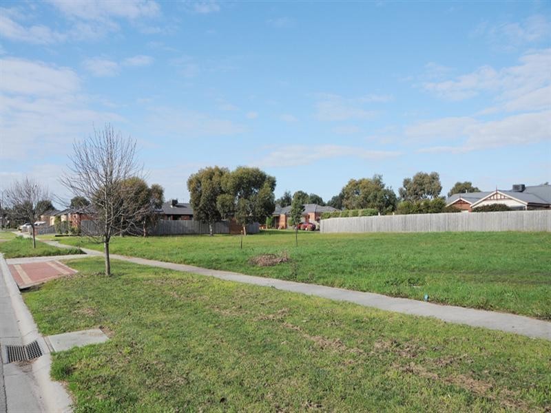 1 Brookland Greens Boulevard, Cranbourne VIC 3977