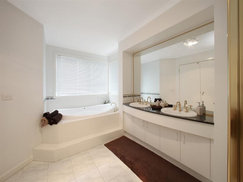 10 Oaktree Rise, Lysterfield VIC 3156