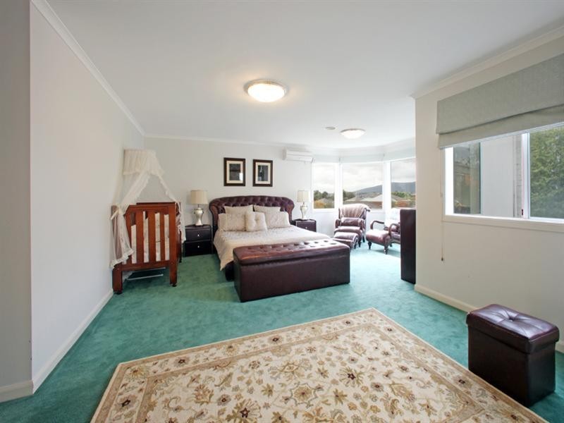 10 Oaktree Rise, Lysterfield VIC 3156