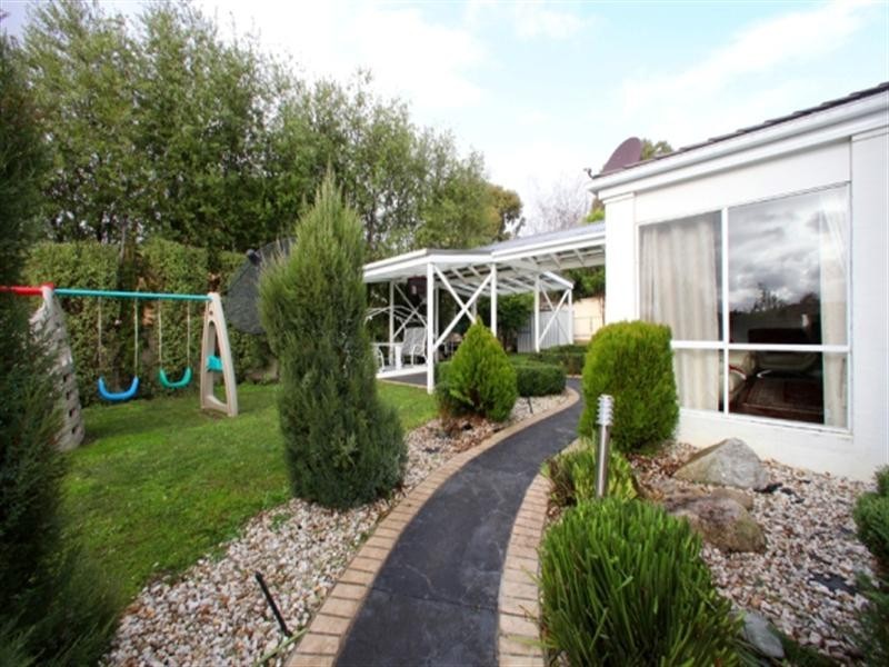 10 Oaktree Rise, Lysterfield VIC 3156