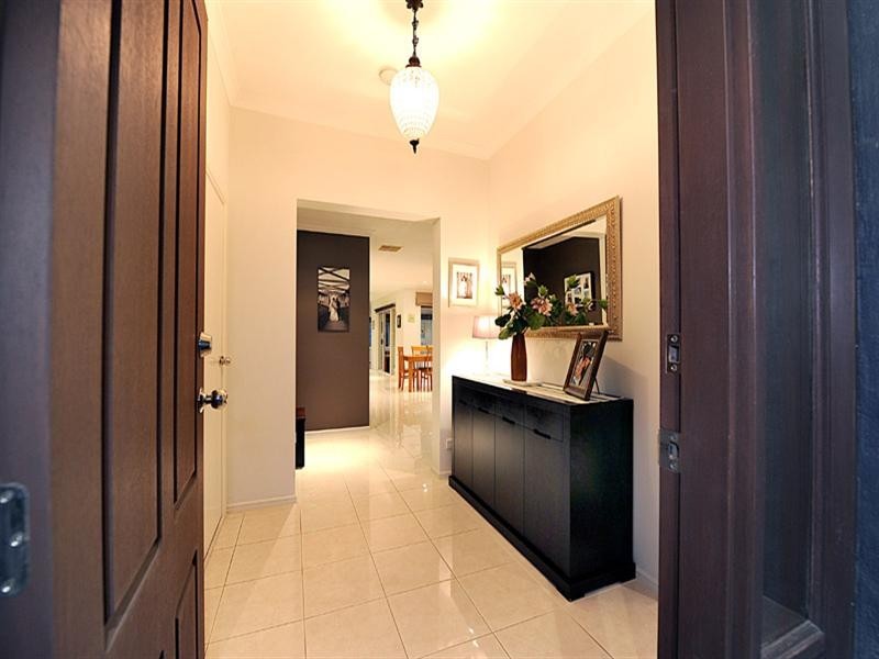 31 Paringa Drive, Ferntree Gully VIC 3156