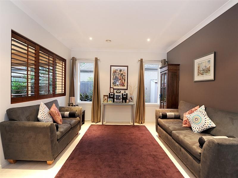 31 Paringa Drive, Ferntree Gully VIC 3156