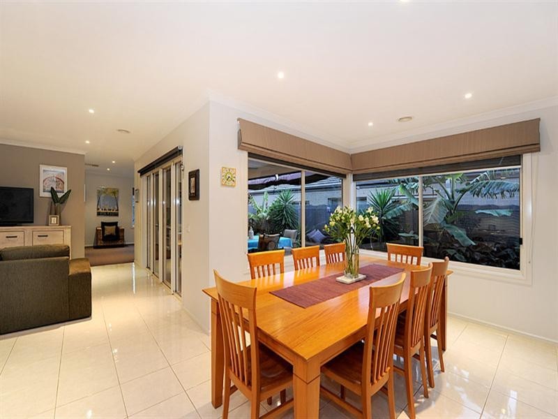 31 Paringa Drive, Ferntree Gully VIC 3156