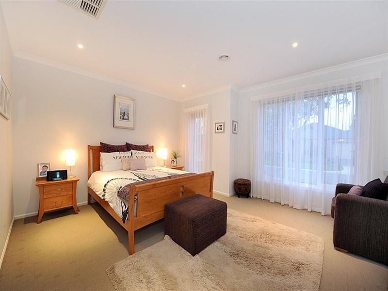 31 Paringa Drive, Ferntree Gully VIC 3156