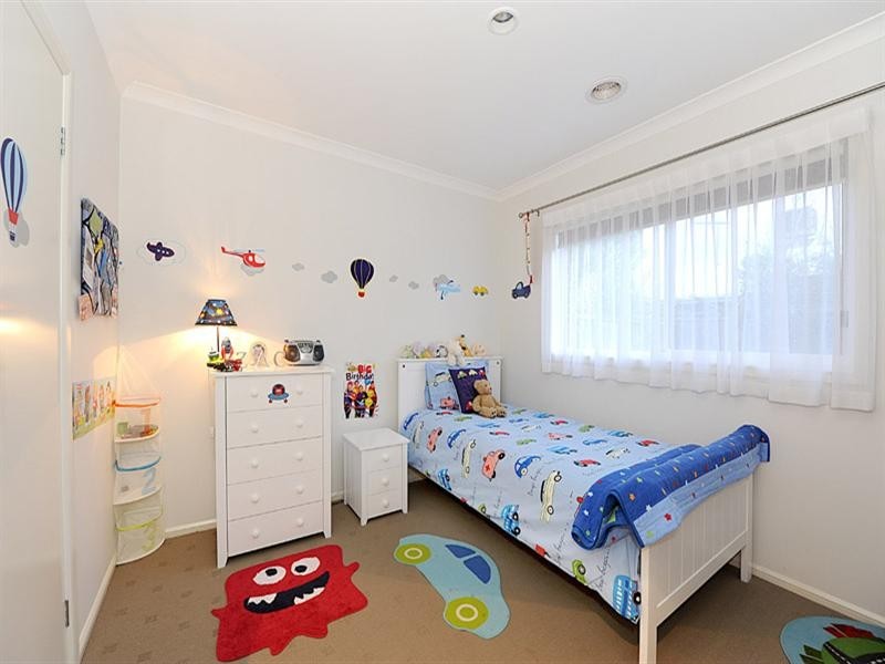 31 Paringa Drive, Ferntree Gully VIC 3156