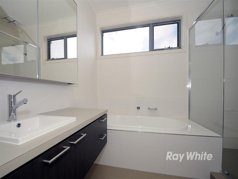 8 Picking Court, Wantirna South VIC 3152