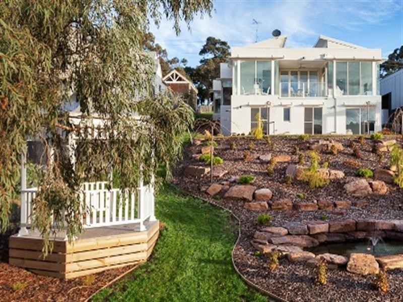 60 Churchill Park Drive, Lysterfield South VIC 3156