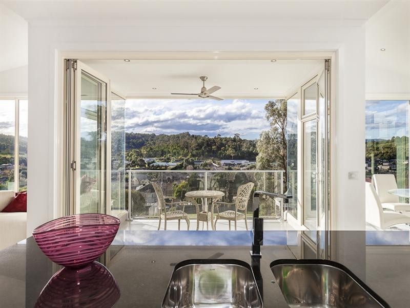 60 Churchill Park Drive, Lysterfield South VIC 3156