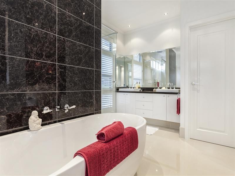 60 Churchill Park Drive, Lysterfield South VIC 3156