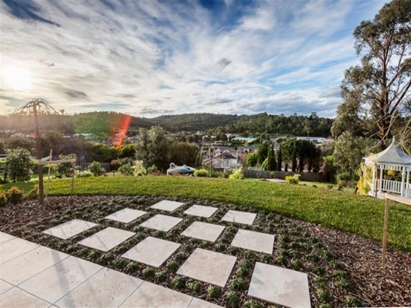 60 Churchill Park Drive, Lysterfield South VIC 3156