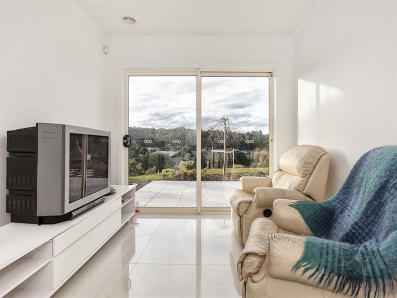 60 Churchill Park Drive, Lysterfield South VIC 3156