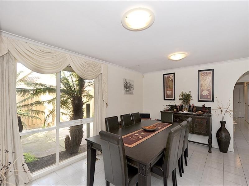 5 Bellfield Drive, Lysterfield VIC 3156