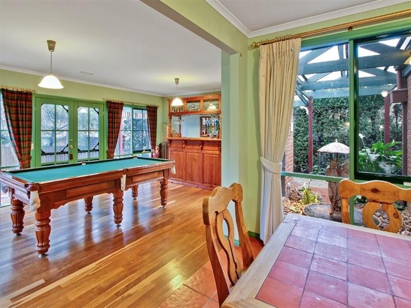 12 Woodview Place, Knoxfield VIC 3180