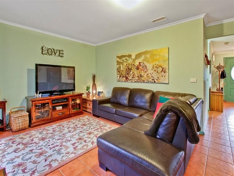 12 Woodview Place, Knoxfield VIC 3180