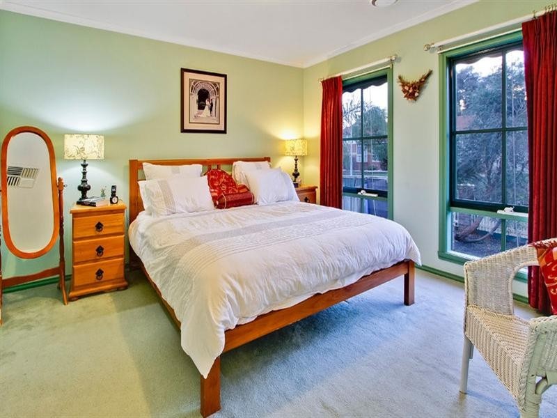 12 Woodview Place, Knoxfield VIC 3180