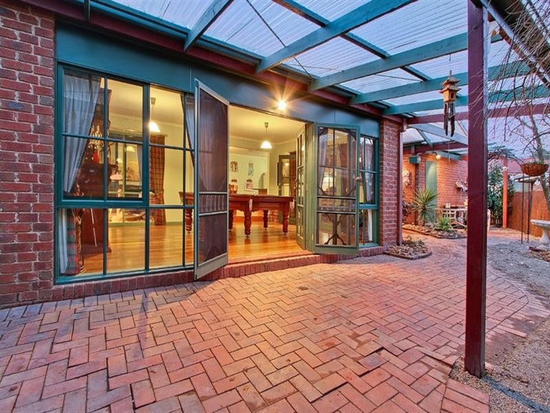 12 Woodview Place, Knoxfield VIC 3180