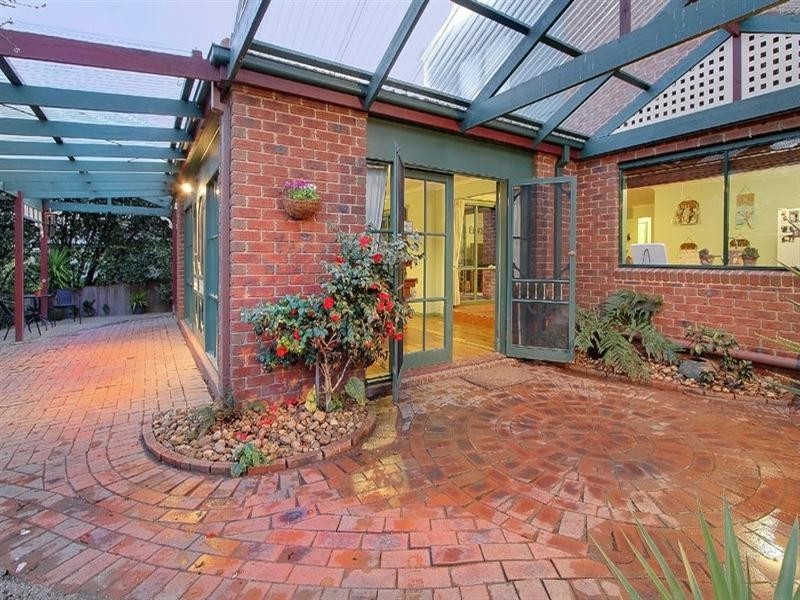 12 Woodview Place, Knoxfield VIC 3180