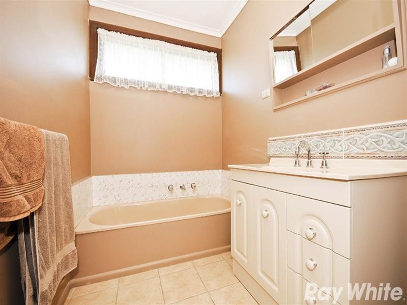 19 Latona Avenue, Knoxfield VIC 3180