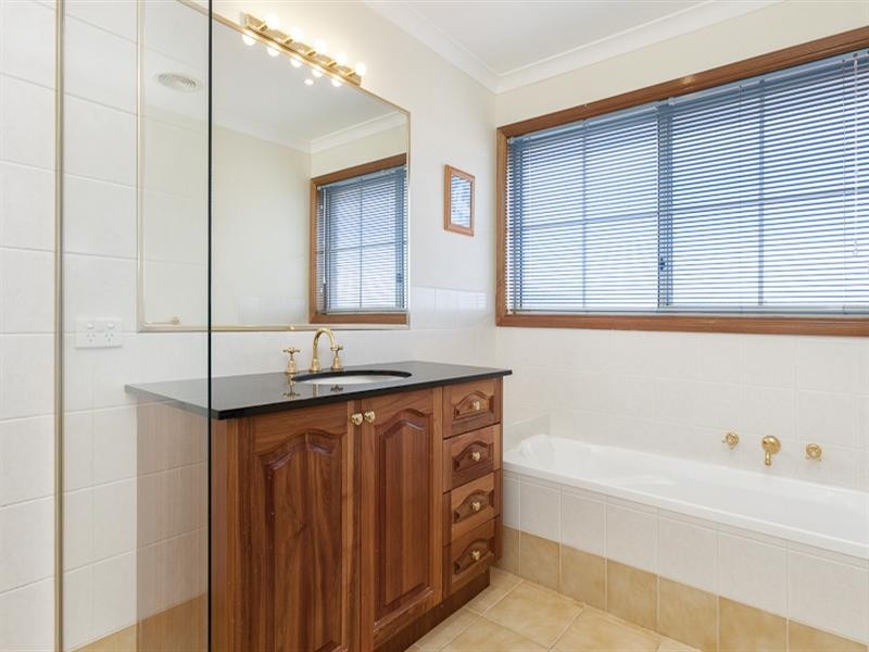 6 Callander Place, Lysterfield VIC 3156