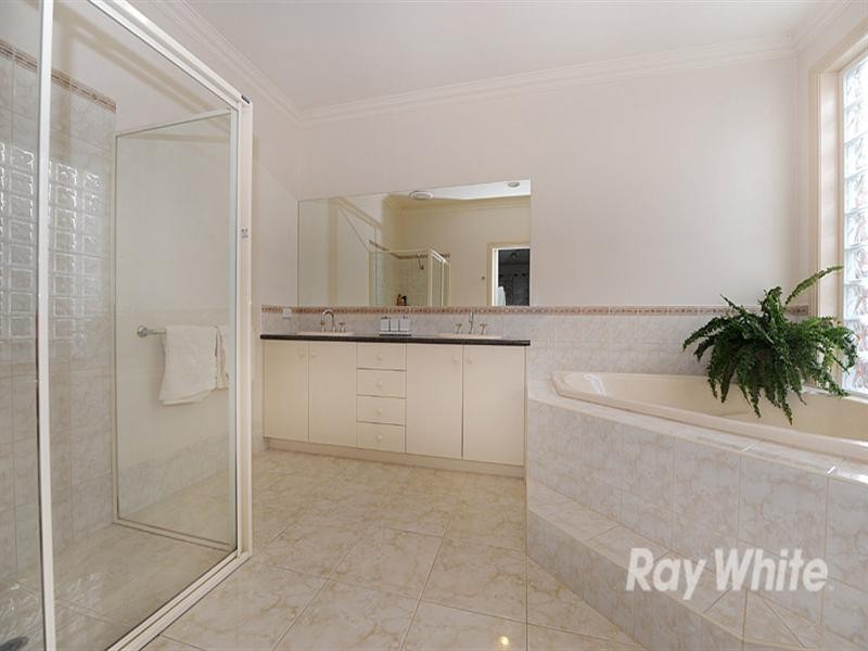 66 Langhorne Crescent, Rowville VIC 3178