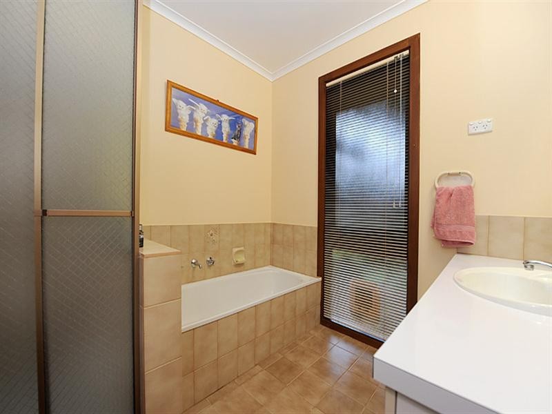 1 Cornelius Drive, Wantirna South VIC 3152